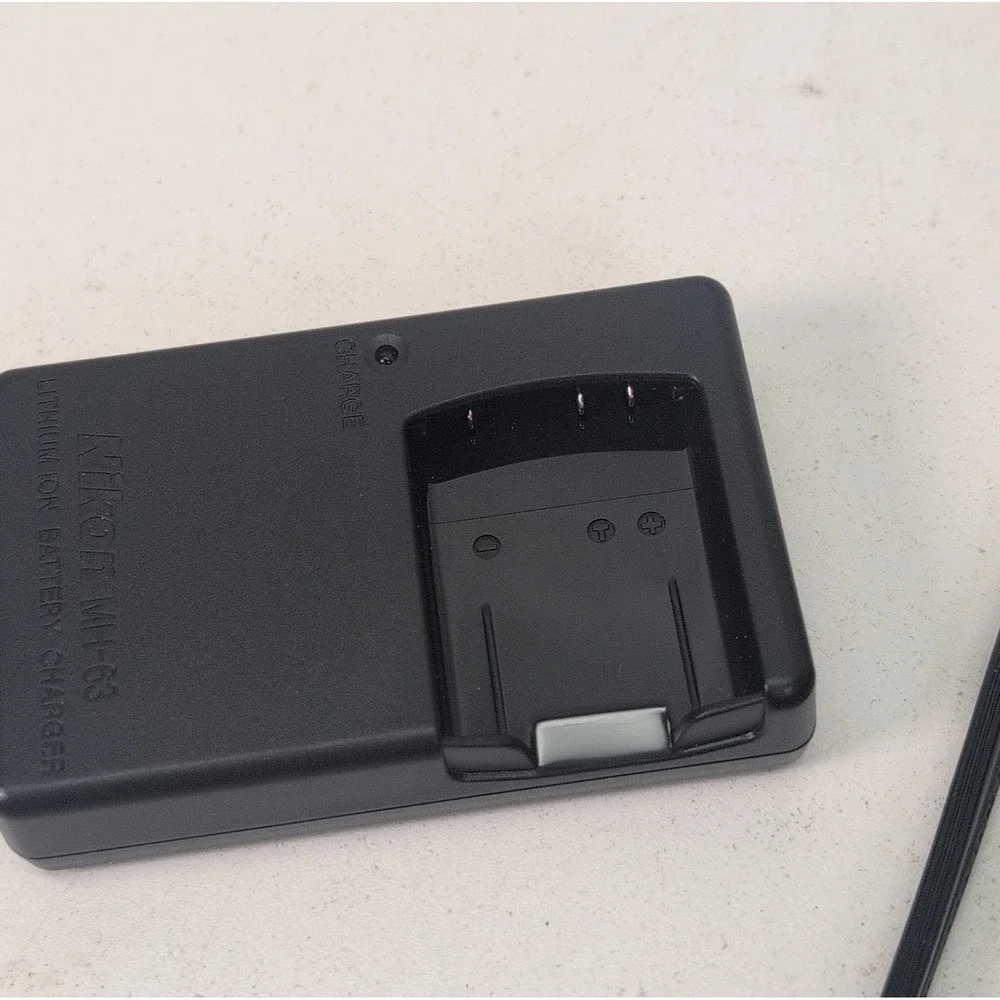Genuine Nikon MH-63‎ Charger for EN-EL10 Battery S60 S500 S3000 S5100